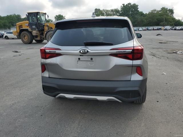 KNDEPCAA3M7136999 - 2021 KIA SELTOS LX SILVER photo 6