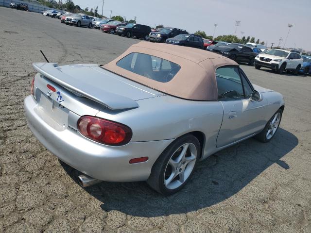 JM1NB353010202200 - 2001 MAZDA MX-5 MIATA BASE SILVER photo 3