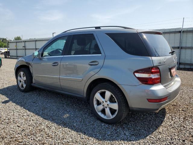 4JGBB8GB9BA725596 - 2011 MERCEDES-BENZ ML 350 4MATIC GRAY photo 2