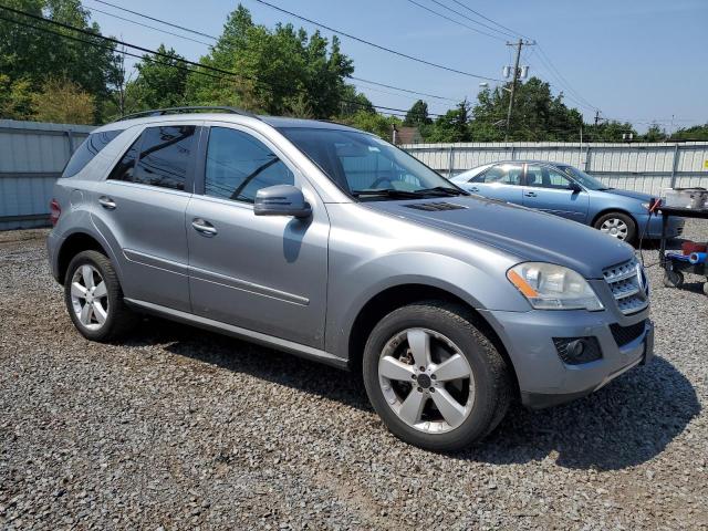 4JGBB8GB9BA725596 - 2011 MERCEDES-BENZ ML 350 4MATIC GRAY photo 4