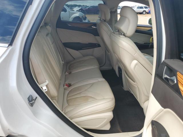 5LMCJ2C90GUJ11708 - 2016 LINCOLN MKC SELECT WHITE photo 11