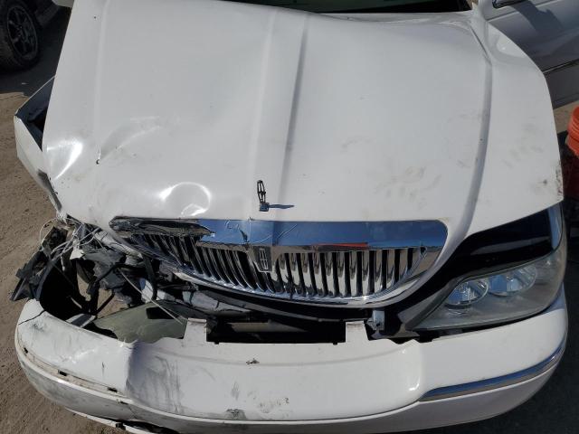 1LNHM81W44Y654303 - 2004 LINCOLN TOWN CAR EXECUTIVE WHITE photo 11