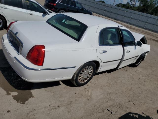 1LNHM81W44Y654303 - 2004 LINCOLN TOWN CAR EXECUTIVE WHITE photo 3