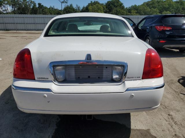 1LNHM81W44Y654303 - 2004 LINCOLN TOWN CAR EXECUTIVE WHITE photo 6