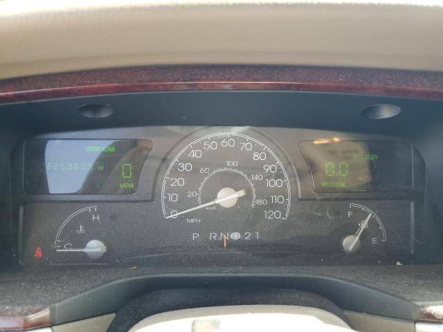 1LNHM81W44Y654303 - 2004 LINCOLN TOWN CAR EXECUTIVE WHITE photo 9