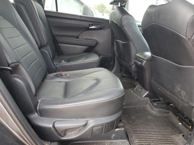 5TDGZRBH7LS031517 - 2020 TOYOTA HIGHLANDER XLE GRAY photo 11