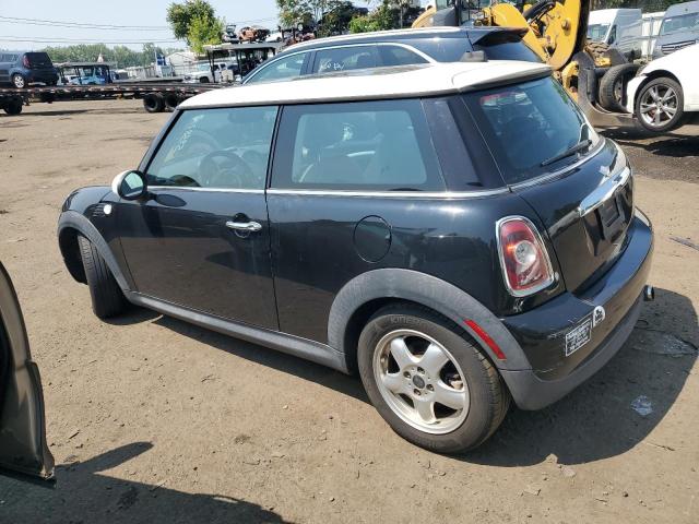 WMWMF3C52ATZ21805 - 2010 MINI COOPER BLACK photo 2