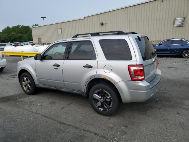1FMCU0D74BKA71715 - 2011 FORD ESCAPE XLT ვერცხლისფერი ფოტო 2