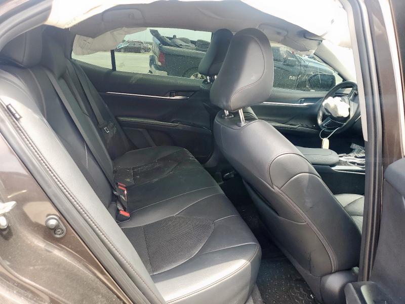 4T1F11AK8LU935210 - 2020 TOYOTA CAMRY XLE ნაცრისფერი ფოტო 10