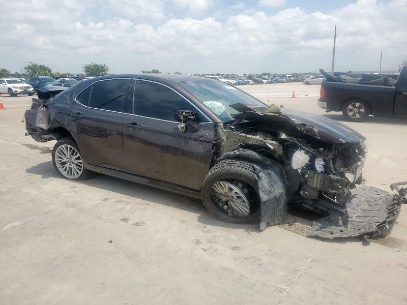 4T1F11AK8LU935210 - 2020 TOYOTA CAMRY XLE ნაცრისფერი ფოტო 4