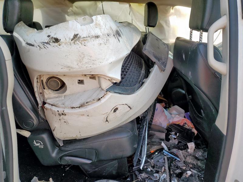 2C4RC1BG5KR651776 - 2019 CHRYSLER PACIFICA TOURING L WHITE photo 11