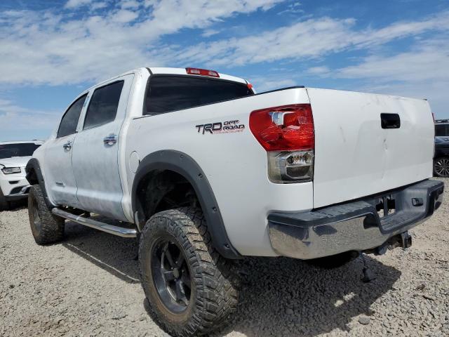 5TFDW5F18DX270992 - 2013 TOYOTA TUNDRA CREWMAX SR5 WHITE photo 2