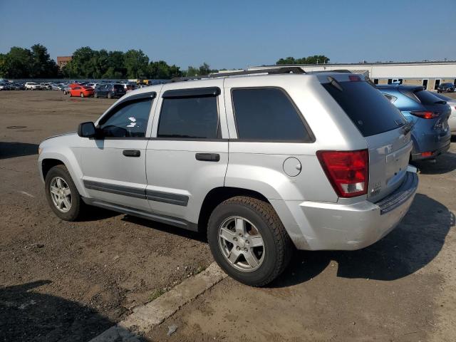 1J4GR48K06C109206 - 2006 JEEP GRAND CHER LAREDO SILVER photo 2