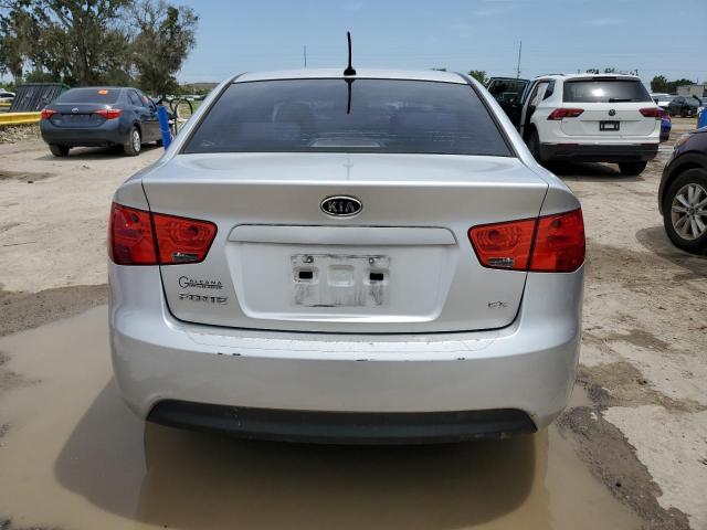 KNAFU4A21D5722797 - 2013 KIA FORTE EX SILVER photo 6