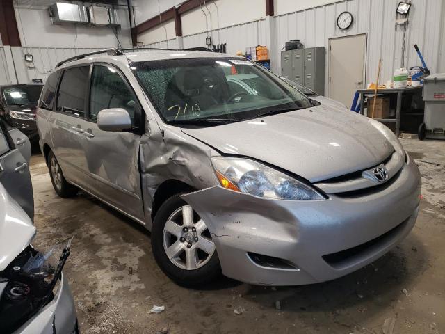 5TDZK22CX9S239943 - 2009 TOYOTA SIENNA XLE SILVER photo 4