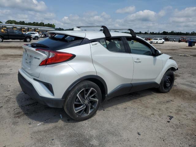 NMTKHMBXXLR118639 - 2020 TOYOTA C-HR XLE WHITE photo 3