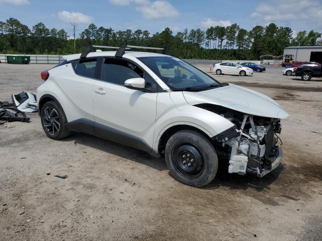 NMTKHMBXXLR118639 - 2020 TOYOTA C-HR XLE WHITE photo 4