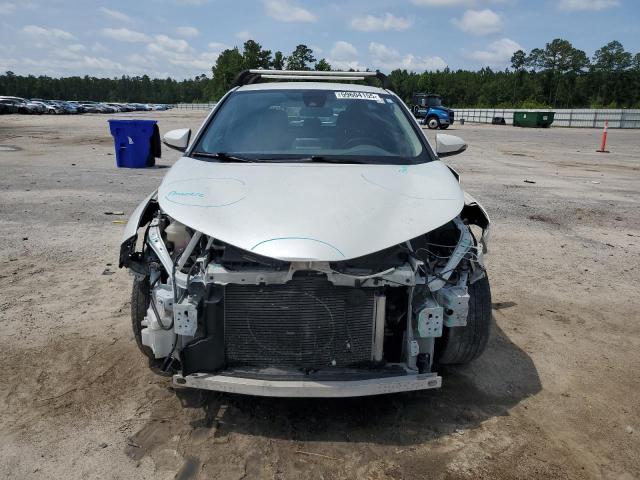 NMTKHMBXXLR118639 - 2020 TOYOTA C-HR XLE WHITE photo 5