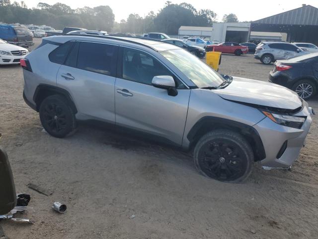 JTM16RFV9PD102944 - 2023 TOYOTA RAV4 SE SILVER photo 4