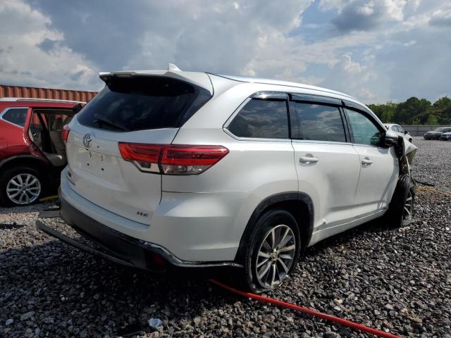 5TDKZRFH6JS272650 - 2018 TOYOTA HIGHLANDER SE Білий фото 3