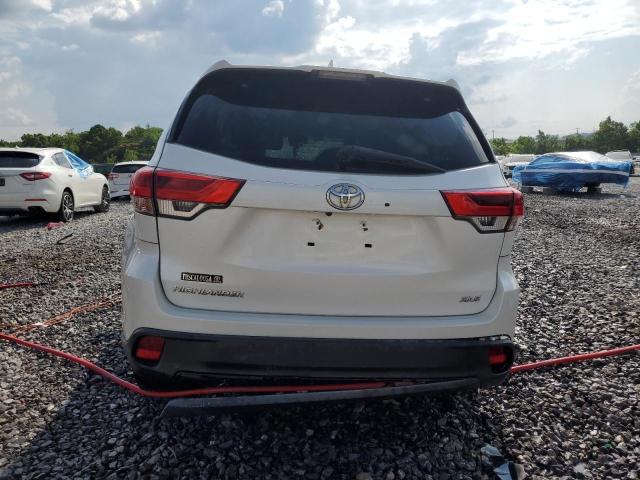 5TDKZRFH6JS272650 - 2018 TOYOTA HIGHLANDER SE Білий фото 6