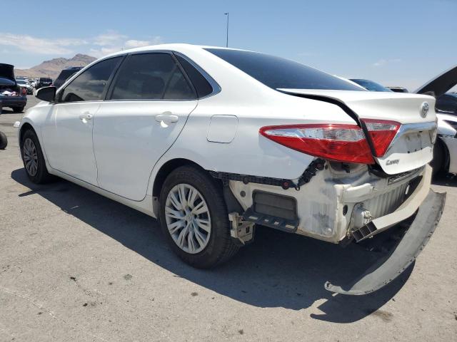 4T1BF1FK0FU475571 - 2015 TOYOTA CAMRY LE WHITE photo 2