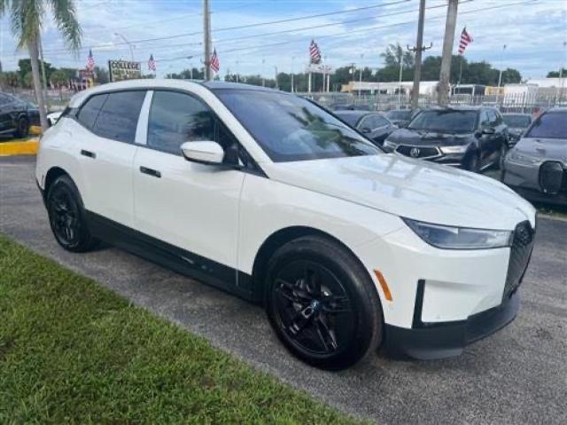 WB523CF08SCS84595 - 2025 BMW IX XDRIVE50 WHITE photo 1