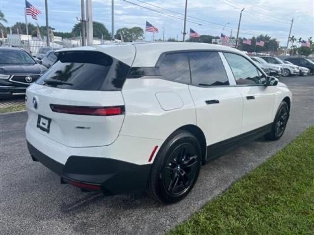 WB523CF08SCS84595 - 2025 BMW IX XDRIVE50 WHITE photo 4