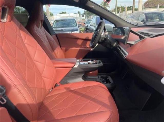 WB523CF08SCS84595 - 2025 BMW IX XDRIVE50 WHITE photo 5