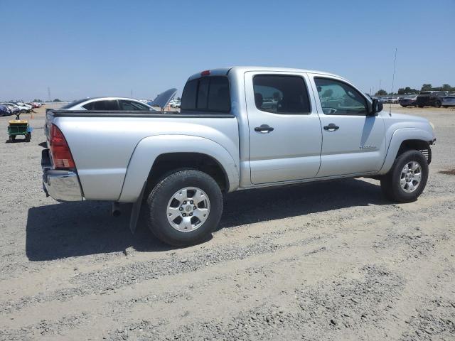 3TMJU62N77M028907 - 2007 TOYOTA TACOMA DOUBLE CAB PRERUNNER SILVER photo 3