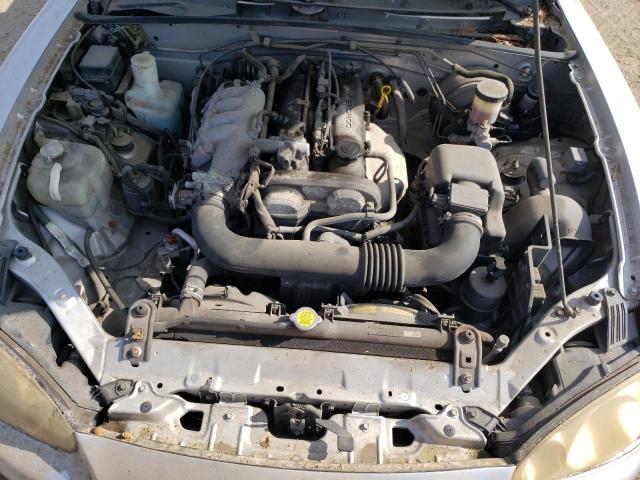 JM1NB353510205710 - 2001 MAZDA MX-5 MIATA BASE SILVER photo 11