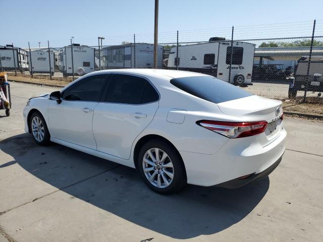 JTNB11HK8J3070987 - 2018 TOYOTA CAMRY L Ақ фото 2