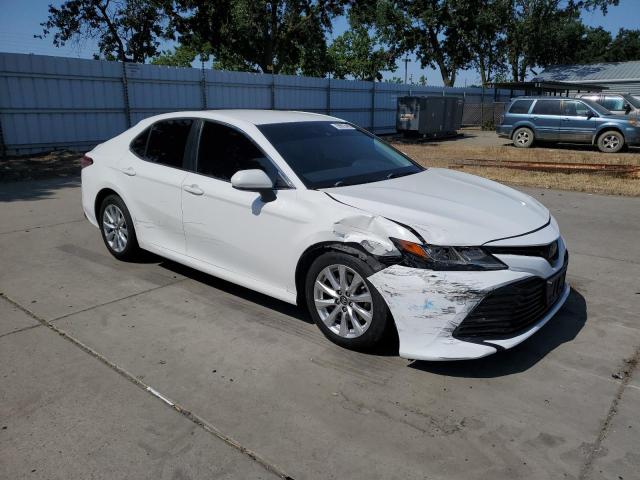 JTNB11HK8J3070987 - 2018 TOYOTA CAMRY L Ақ фото 4