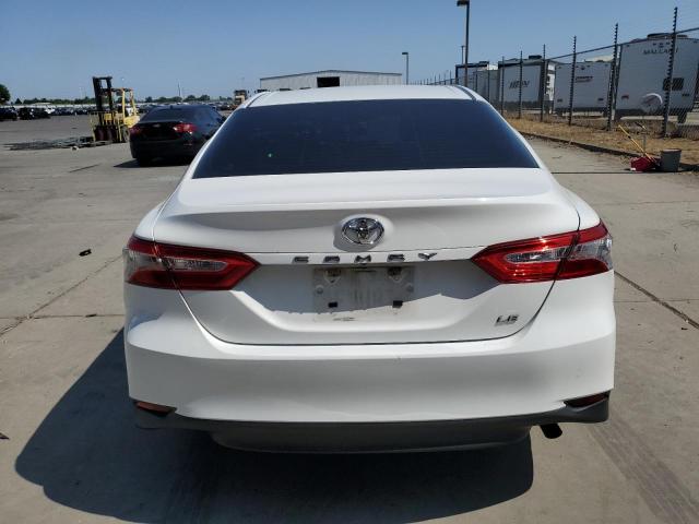 JTNB11HK8J3070987 - 2018 TOYOTA CAMRY L Ақ фото 6