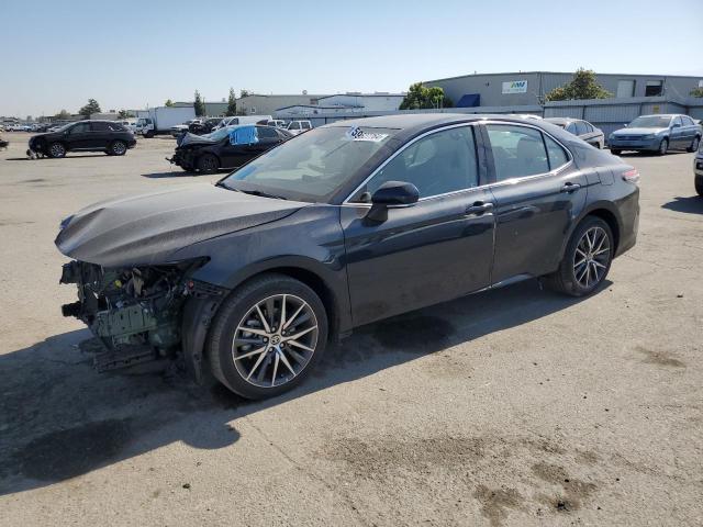 4T1F11BK2MU038366 - 2021 TOYOTA CAMRY XLE BLUE photo 1