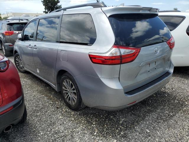 5TDYZ3DC8JS964276 - 2018 TOYOTA SIENNA XLE GRAY photo 2