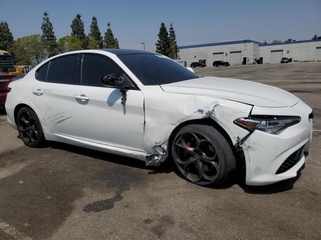 ZARFAEEN5H7552191 - 2017 ALFA ROMEO GIULIA TI Q4 WHITE photo 4