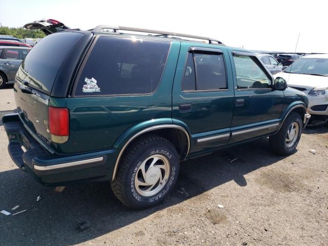 1GNDT13W9W2226704 - 1998 CHEVROLET BLAZER GREEN photo 3