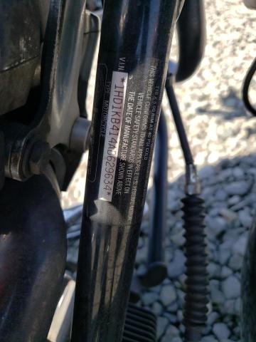 1HD1KB414AB629634 - 2010 HARLEY-DAVIDSON FLHX შავი ფოტო 8