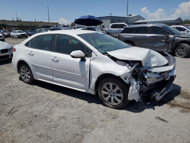 5YFB4MDE3RP135986 - 2024 TOYOTA COROLLA LE თეთრი ფოტო 4