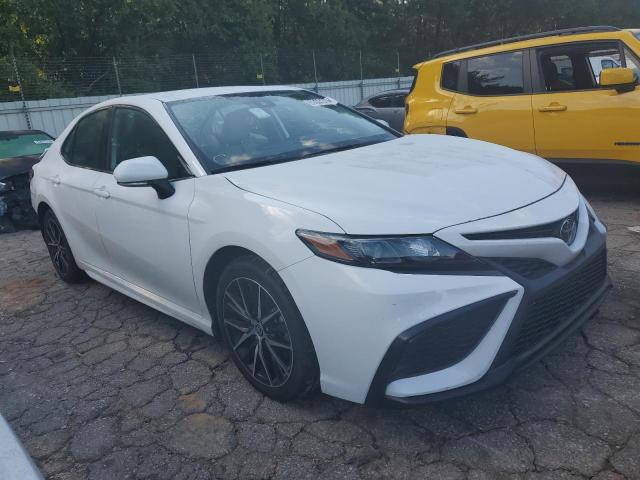 4T1G11AKXPU754068 - 2023 TOYOTA CAMRY SE NIGHT SHADE WHITE photo 4