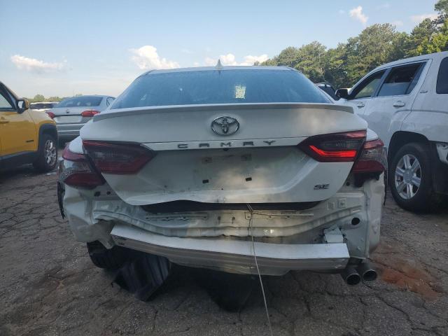 4T1G11AKXPU754068 - 2023 TOYOTA CAMRY SE NIGHT SHADE WHITE photo 6