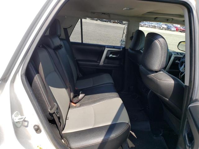 JTEBU5JR3J5531863 - 2018 TOYOTA 4RUNNER SR5/SR5 PREMIUM 银色 照片 10