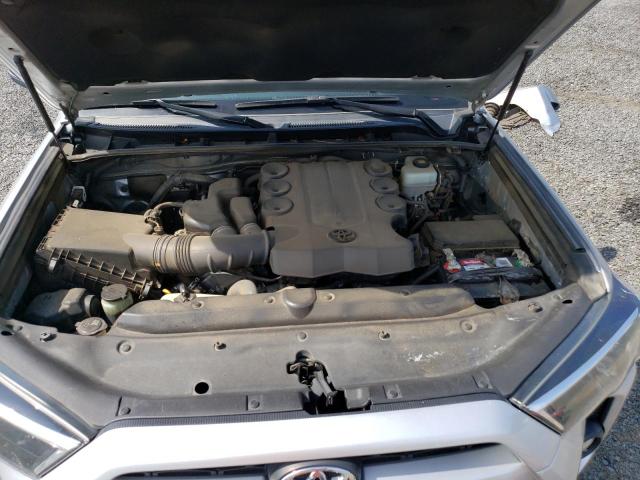 JTEBU5JR3J5531863 - 2018 TOYOTA 4RUNNER SR5/SR5 PREMIUM 银色 照片 11