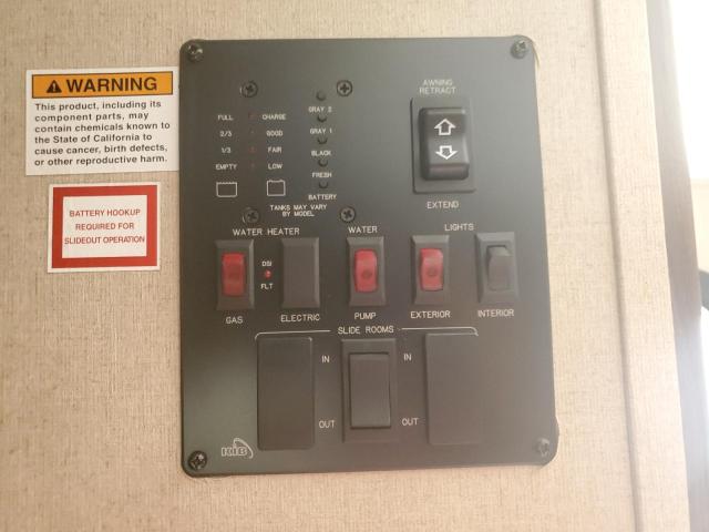 4YDT16013JM932559 - 2018 KEYSTONE TRAILER TWO TONE photo 9