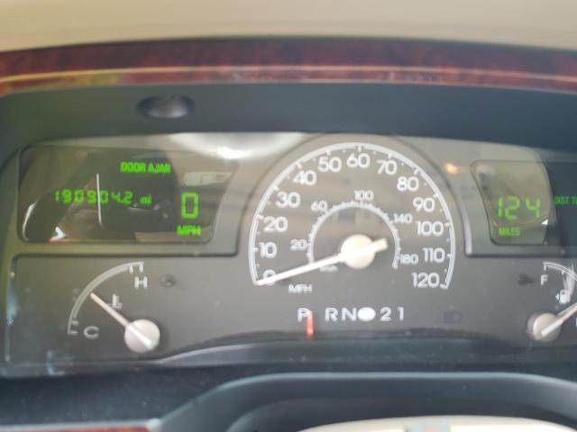 1LNHM81W74Y664551 - 2004 LINCOLN TOWN CAR EXECUTIVE Grau Foto 9