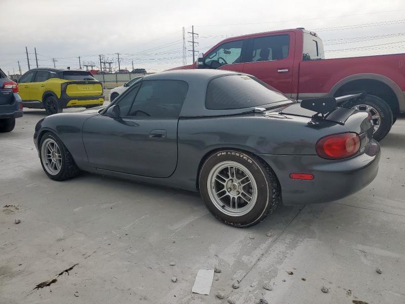 JM1NB353210210976 - 2001 MAZDA MX-5 MIATA BASE CHARCOAL photo 2