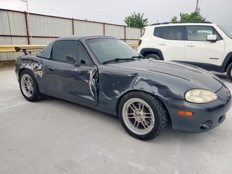 JM1NB353210210976 - 2001 MAZDA MX-5 MIATA BASE CHARCOAL photo 4