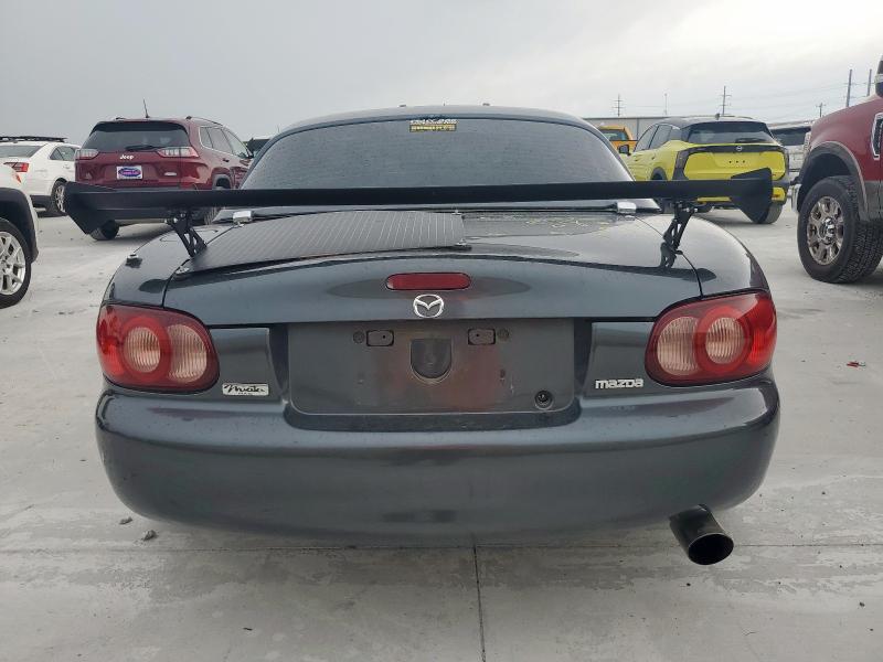 JM1NB353210210976 - 2001 MAZDA MX-5 MIATA BASE CHARCOAL photo 6