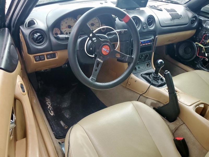 JM1NB353210210976 - 2001 MAZDA MX-5 MIATA BASE CHARCOAL photo 8